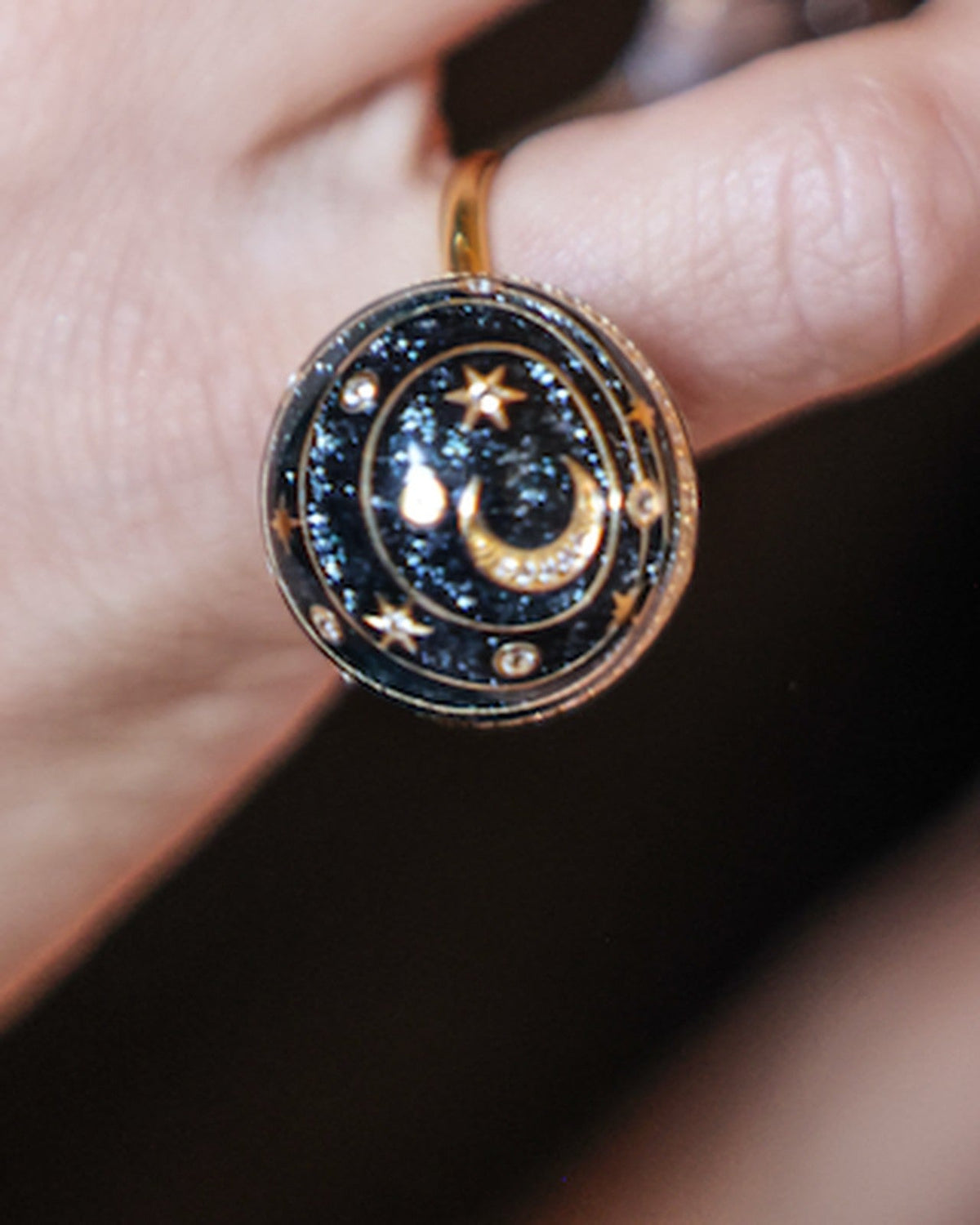 Bubble Circle I worn on the hand — 18k gold sphere ring with grey grand feu enamel, engraved stars and a pavé diamond band, by Sandrine Barabinot
