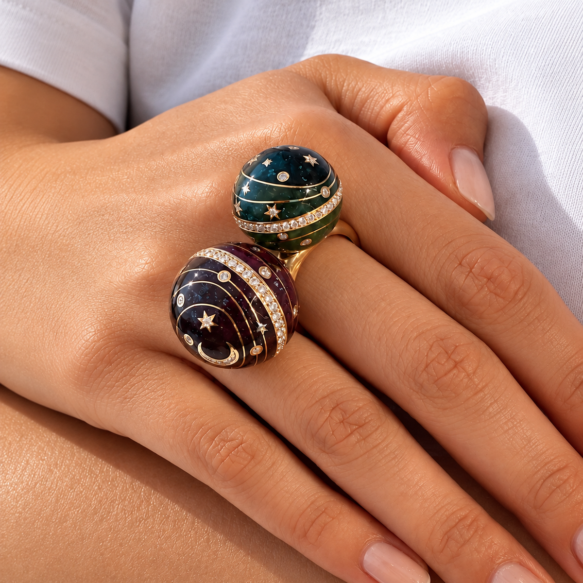 Double Bubble Circle ring worn on the hand, aubergine and green grand feu enamel on 18k gold — Sandrine Barabinot