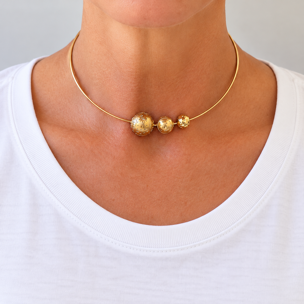 Torque Nomad necklace with 10, 12 and 16 mm 18k gold Bubble spheres set with diamonds on a rigid torque — Sandrine Barabinot